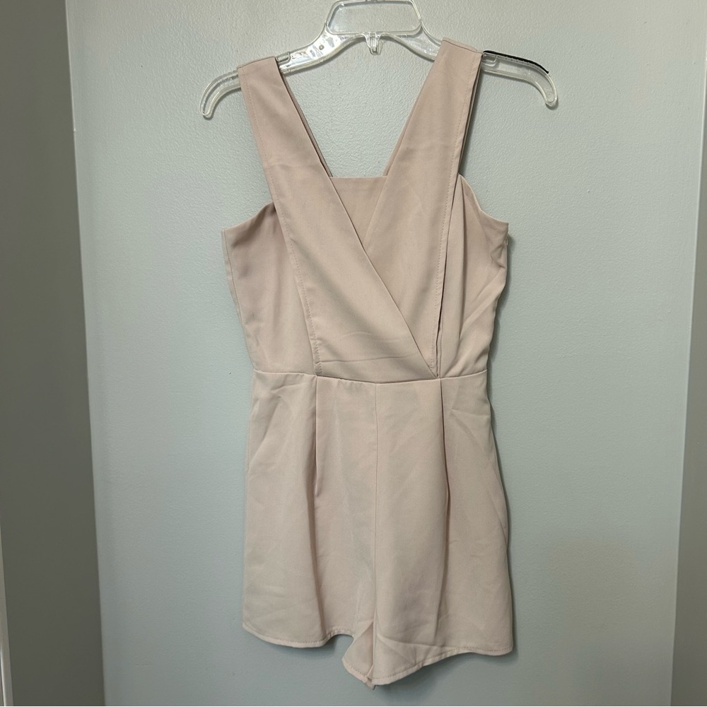 She + Sky White Sleeveless Cream Beige Romper Shorts Size Medium NWT NEW